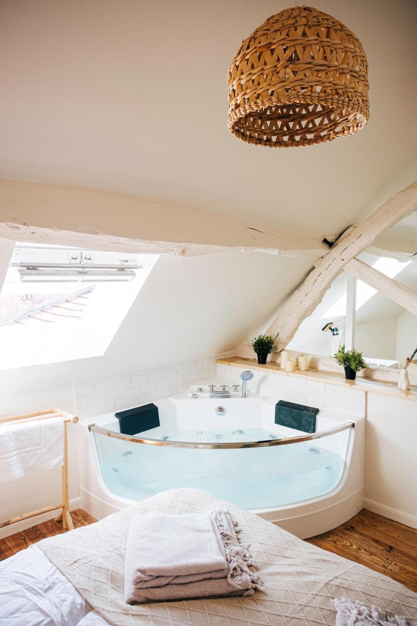 Loveroom Du Perche : Maison Avec Balneo Moulins-la-Marche Luaran gambar